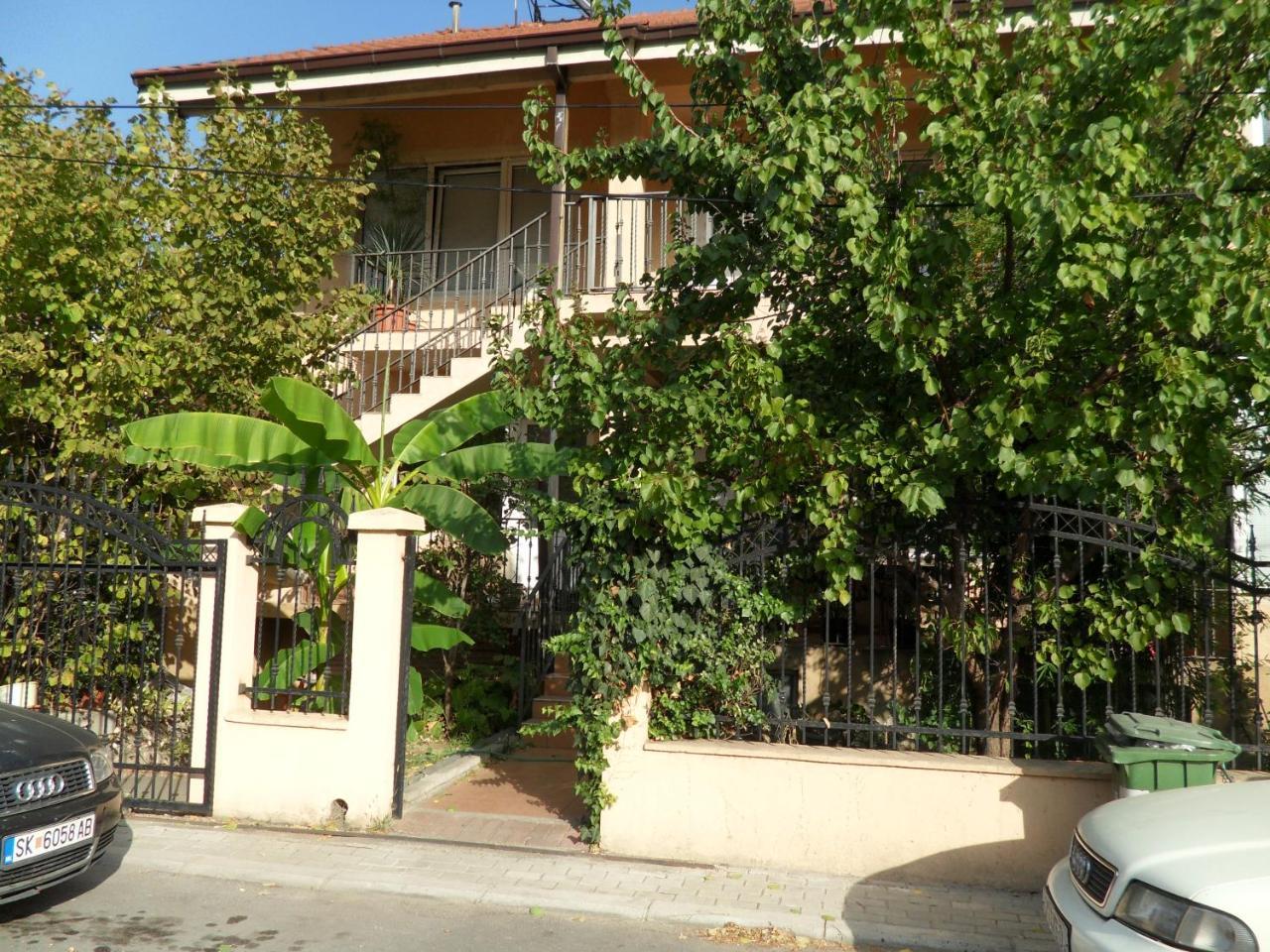 Misko'S Guest House Скопие Екстериор снимка
